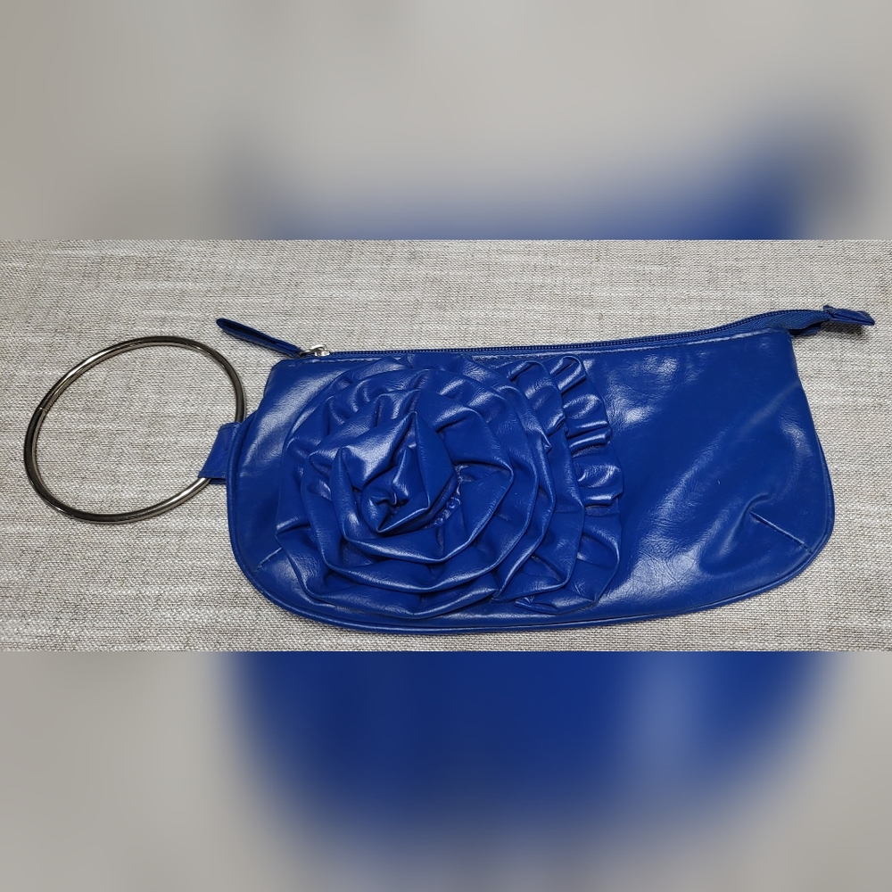 Elegant Blue Clutch with Floral Design‎